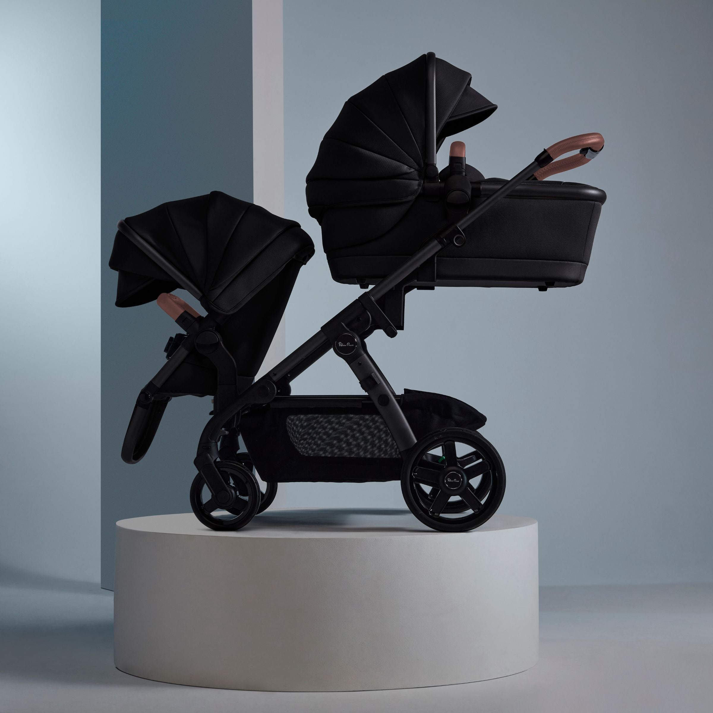 Tandem seat and Bassinet shown