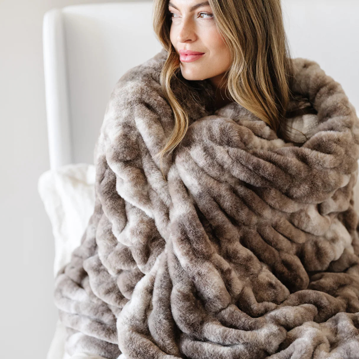 Saranoni Double Ruched Faux Fur Throw Blanket - Thumbnail 2