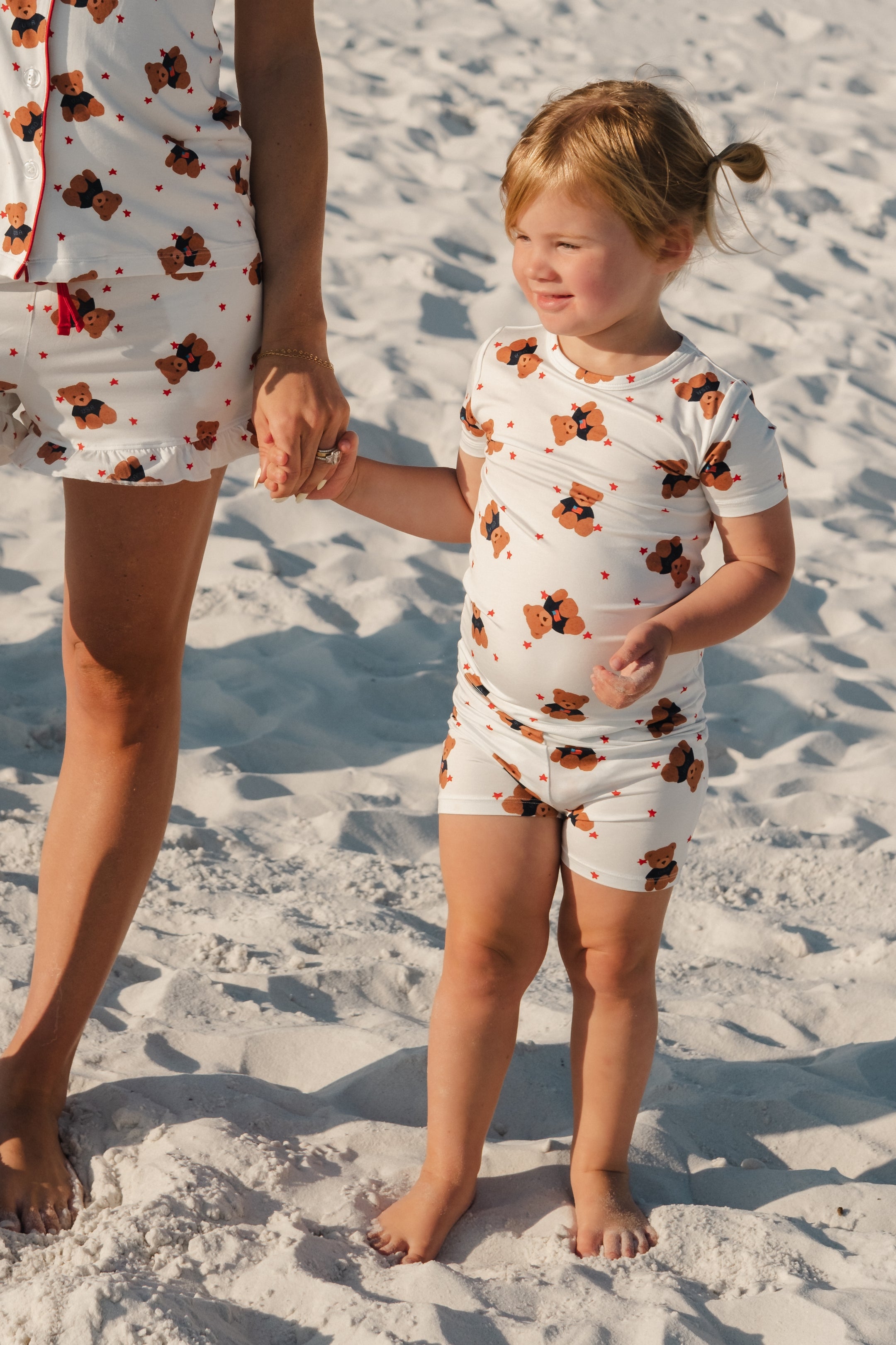 Teddy bear printed short sleeve pajamas with a star pattern