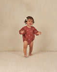 Load image into Gallery viewer, Baby Maroon Daisy Romper
