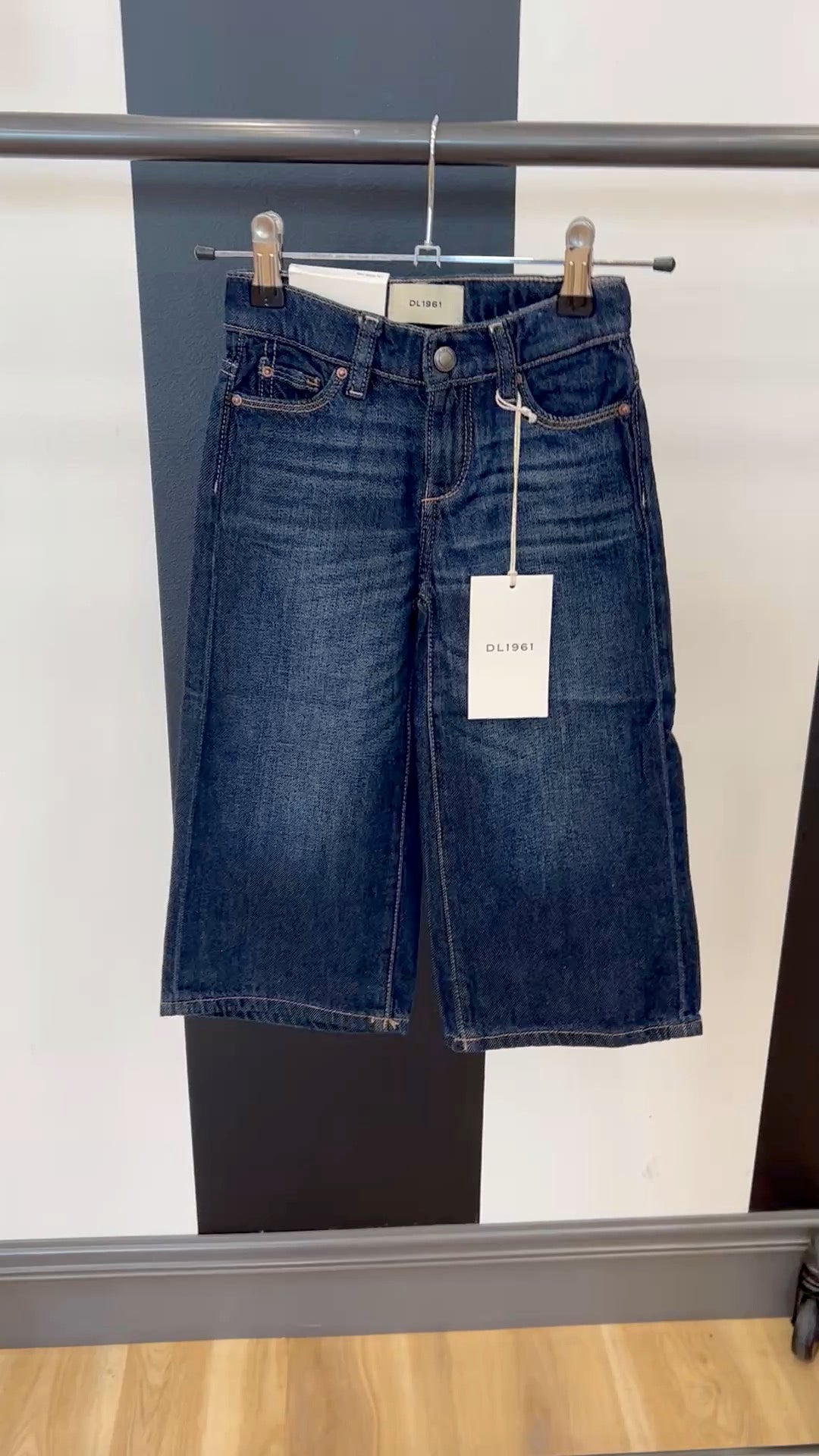 video of dark blue wide leg jeans for girls 