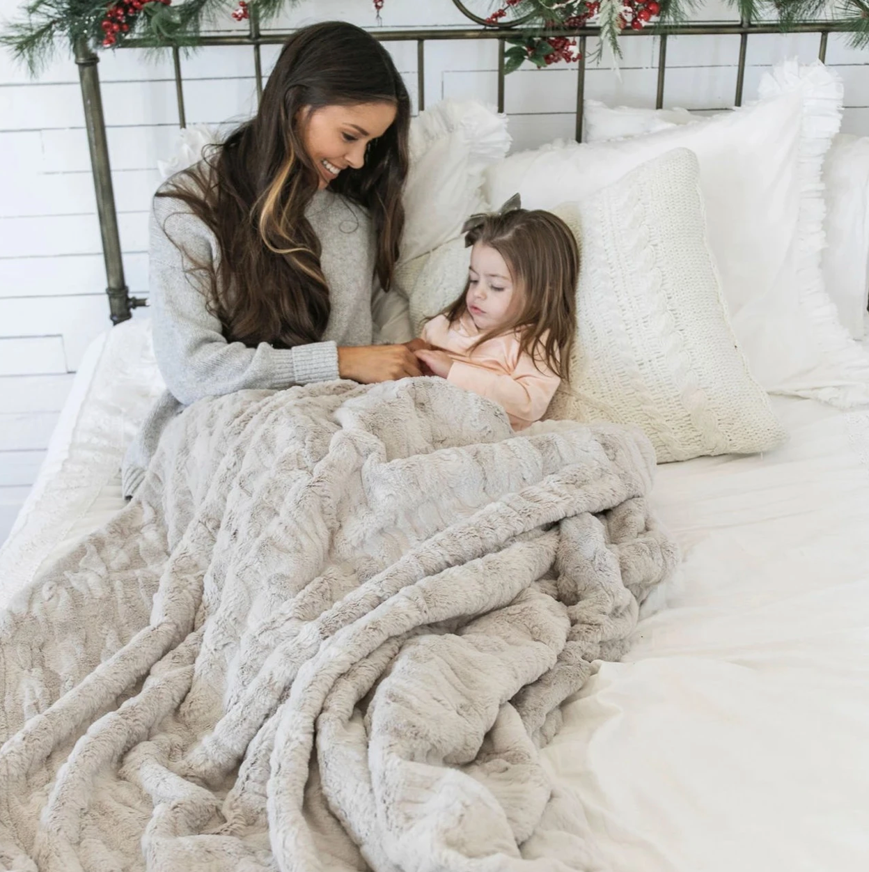 Feather Patterned Throw Blanket - Home Throw