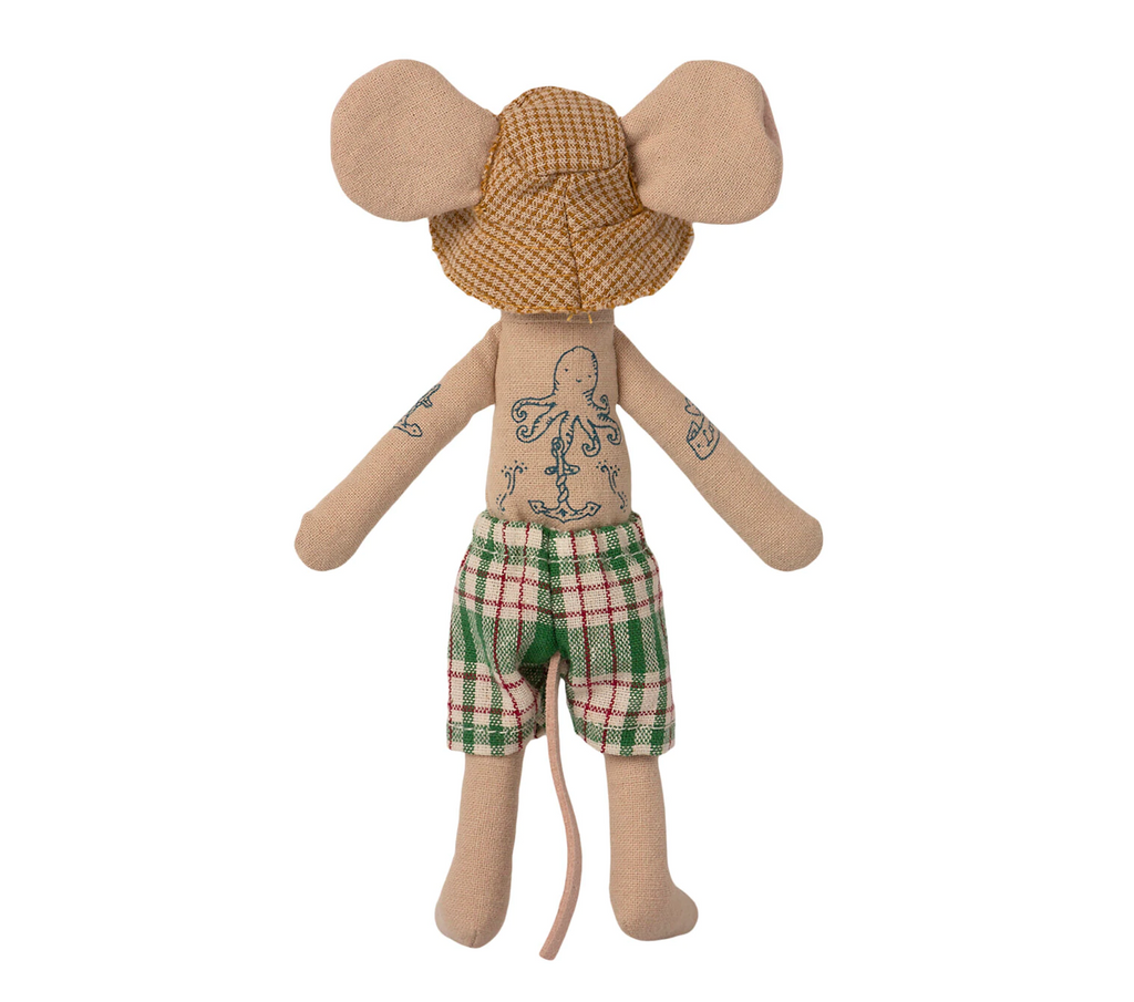 Beach Mice, Dad in Cabin de Plage
