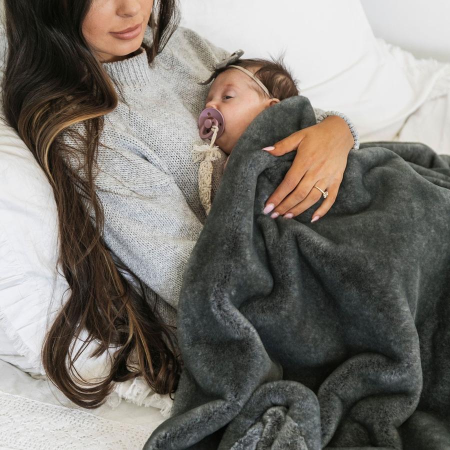 Chinchilla Grand Faux Fur Blanket - Throw Blanket Blankets Saranoni 